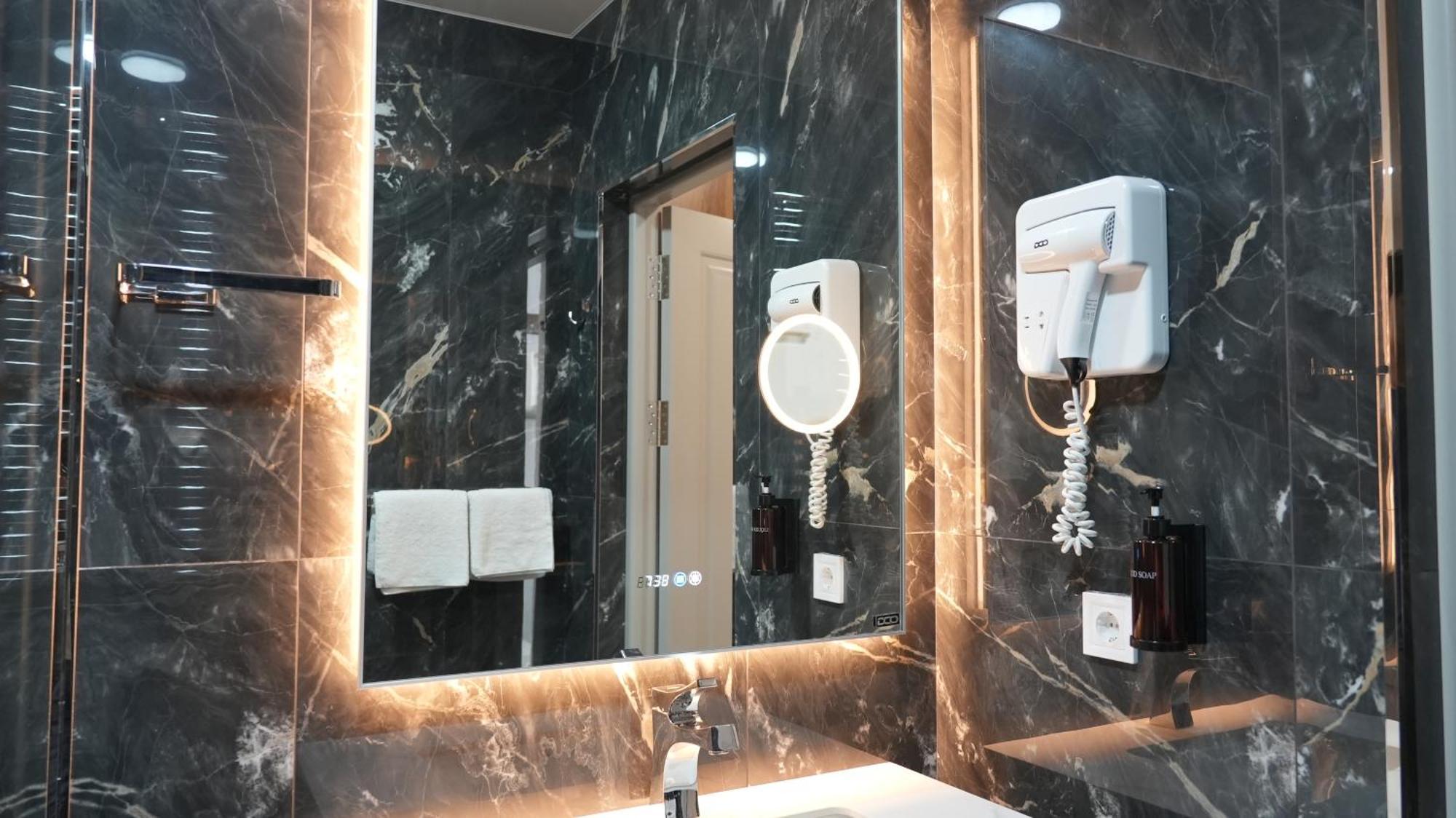 Avant Express Hotel Pool&Spa Tashkent Ngoại thất bức ảnh